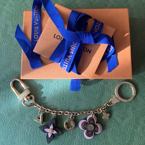 ✨ LOUIS VUITTON BLOSSOM BAG CHARM / KEY HOLDER ✨ Authetic 💕💝☑️ - Picture 1 of 13